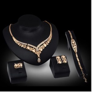 Bộ Trang Sức Vàng Hồng Đính Đá Quý